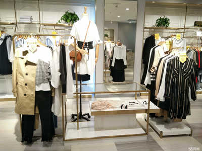 拉夏貝爾服飾（太倉）柳州城中萬達(dá)分公司 引領(lǐng)時(shí)尚潮流，打造優(yōu)質(zhì)零售體驗(yàn)